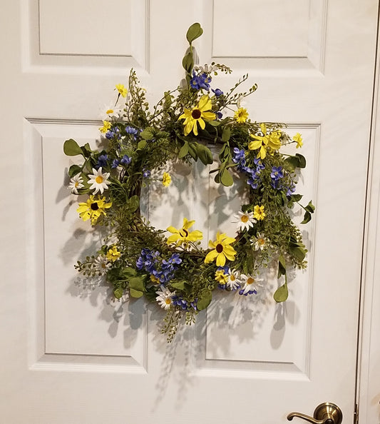 Bright Yellow and White Daisey Flowers Wreath